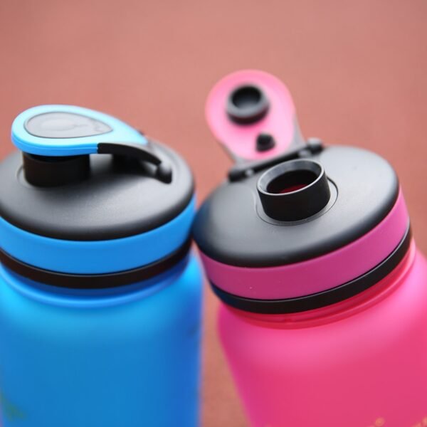 1000ml Capacity Sports Water and Protein Shaker Bottle Top view