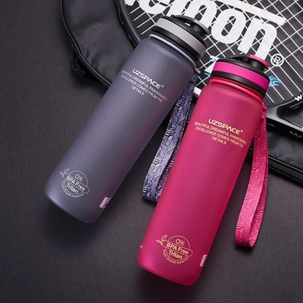 1000ml Capacity Sports Water and Protein Shaker Bottle Lying down